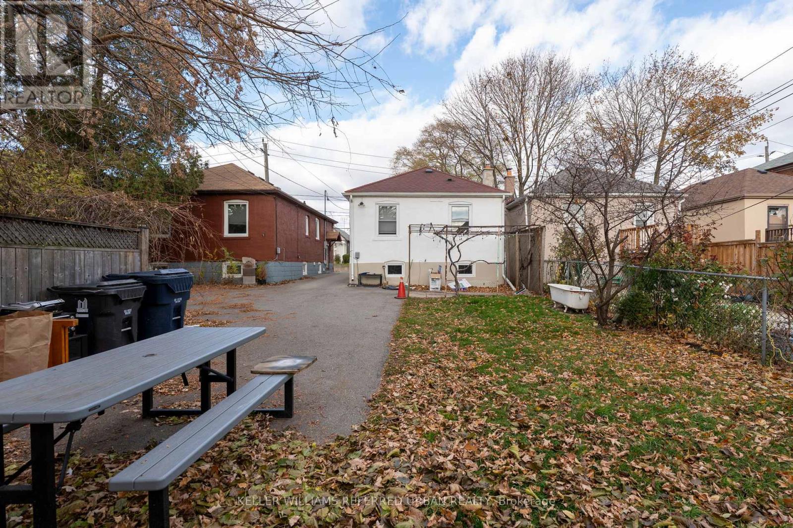 Main - 39 Cayuga Avenue, Toronto, Ontario  M6N 2G2 - Photo 26 - W12564070