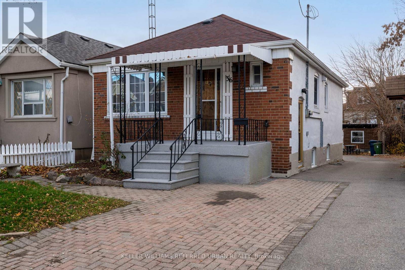 Main - 39 Cayuga Avenue, Toronto, Ontario  M6N 2G2 - Photo 4 - W12564070