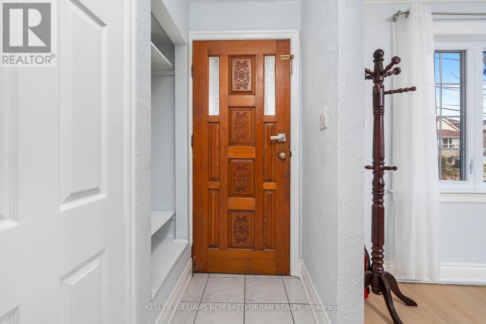 Main - 39 Cayuga Avenue, Toronto, Ontario  M6N 2G2 - Photo 6 - W12564070