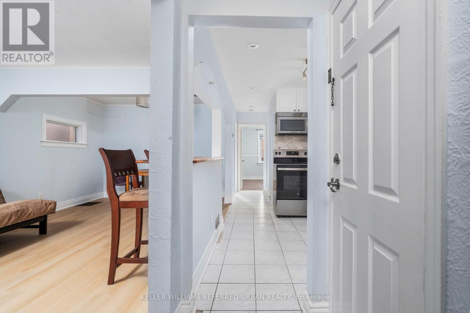 Main - 39 Cayuga Avenue, Toronto, Ontario  M6N 2G2 - Photo 7 - W12564070