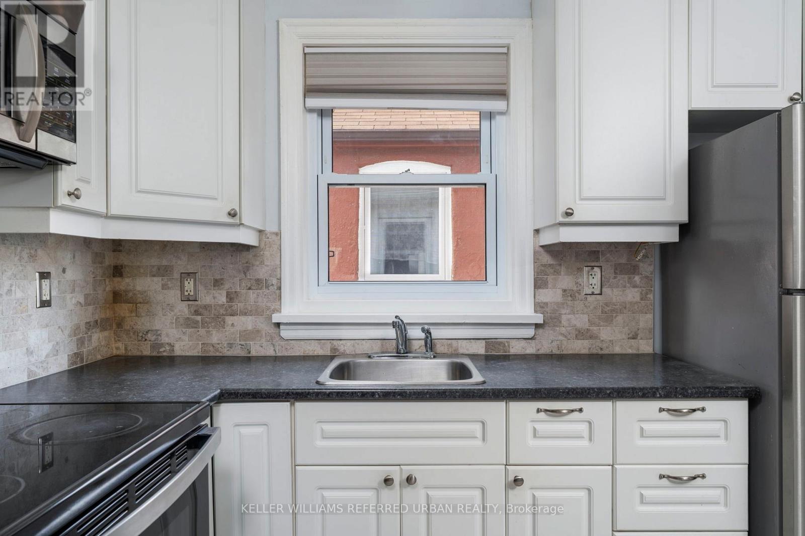 Main - 39 Cayuga Avenue, Toronto, Ontario  M6N 2G2 - Photo 9 - W12564070