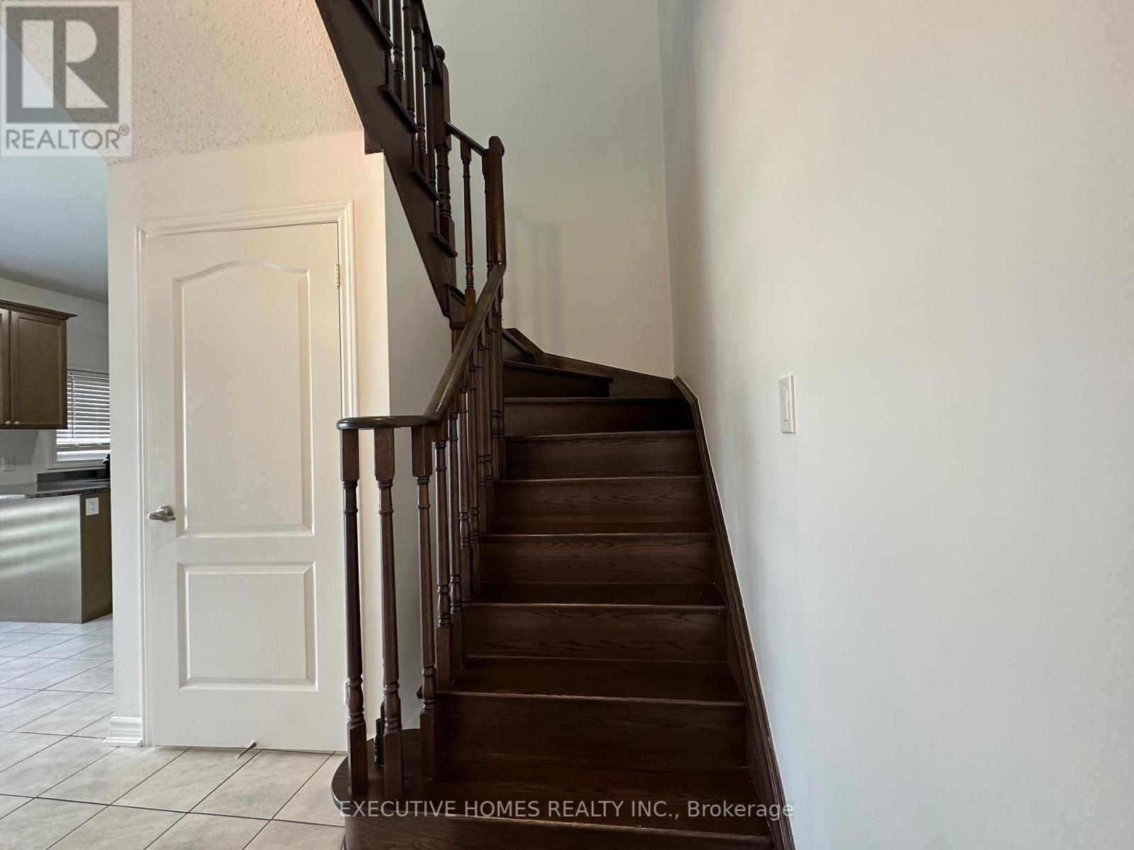 21 Elmcrest Drive, Brampton, Ontario  L6Y 0H7 - Photo 12 - W12564080