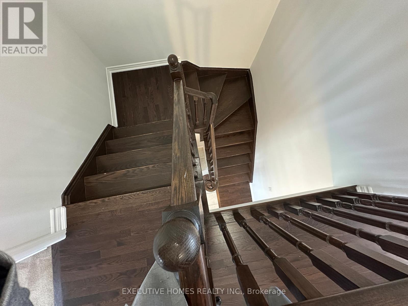 21 Elmcrest Drive, Brampton, Ontario  L6Y 0H7 - Photo 13 - W12564080