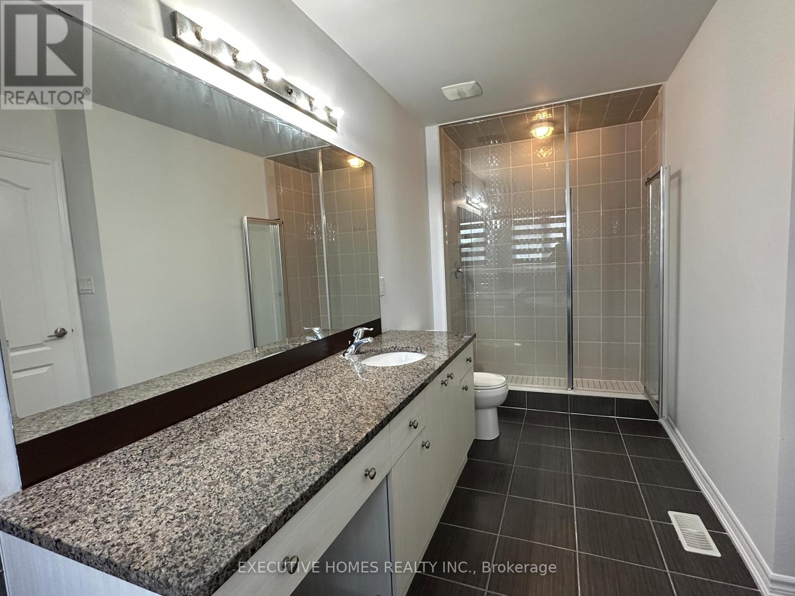 21 Elmcrest Drive, Brampton, Ontario  L6Y 0H7 - Photo 19 - W12564080