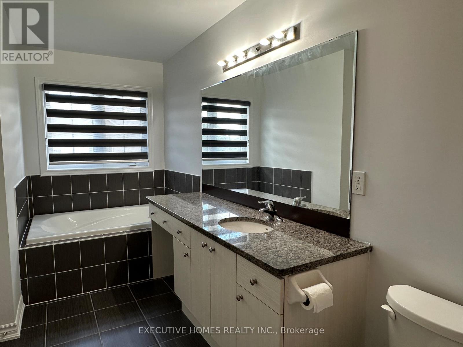 21 Elmcrest Drive, Brampton, Ontario  L6Y 0H7 - Photo 20 - W12564080