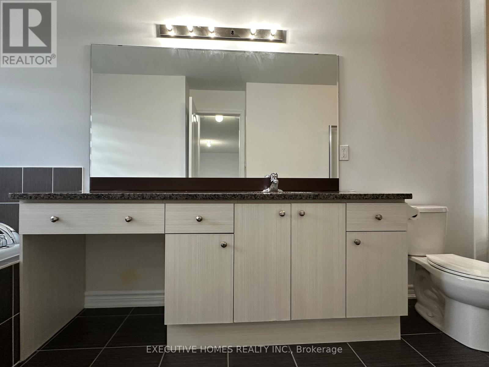 21 Elmcrest Drive, Brampton, Ontario  L6Y 0H7 - Photo 21 - W12564080