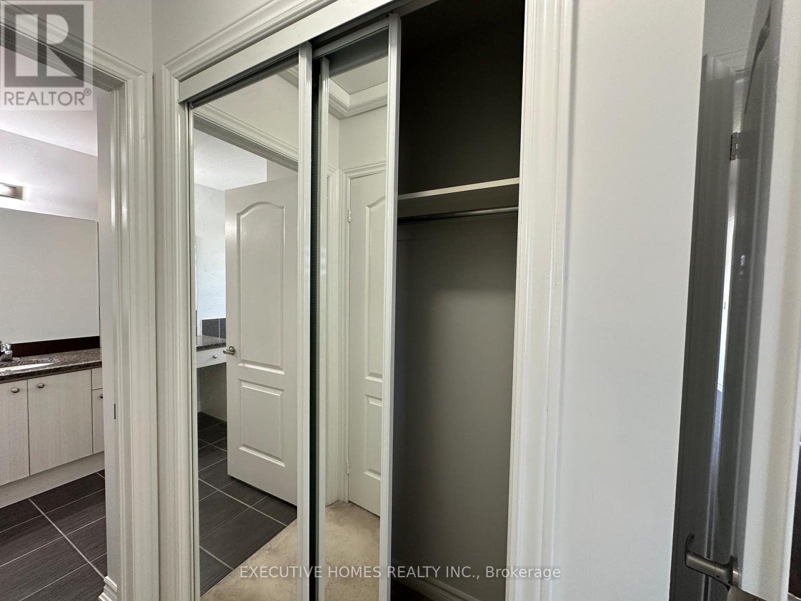 21 Elmcrest Drive, Brampton, Ontario  L6Y 0H7 - Photo 23 - W12564080