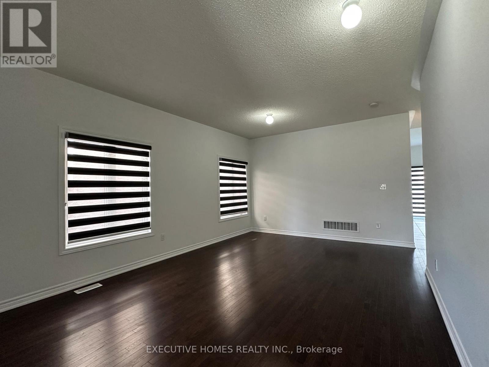 21 Elmcrest Drive, Brampton, Ontario  L6Y 0H7 - Photo 3 - W12564080