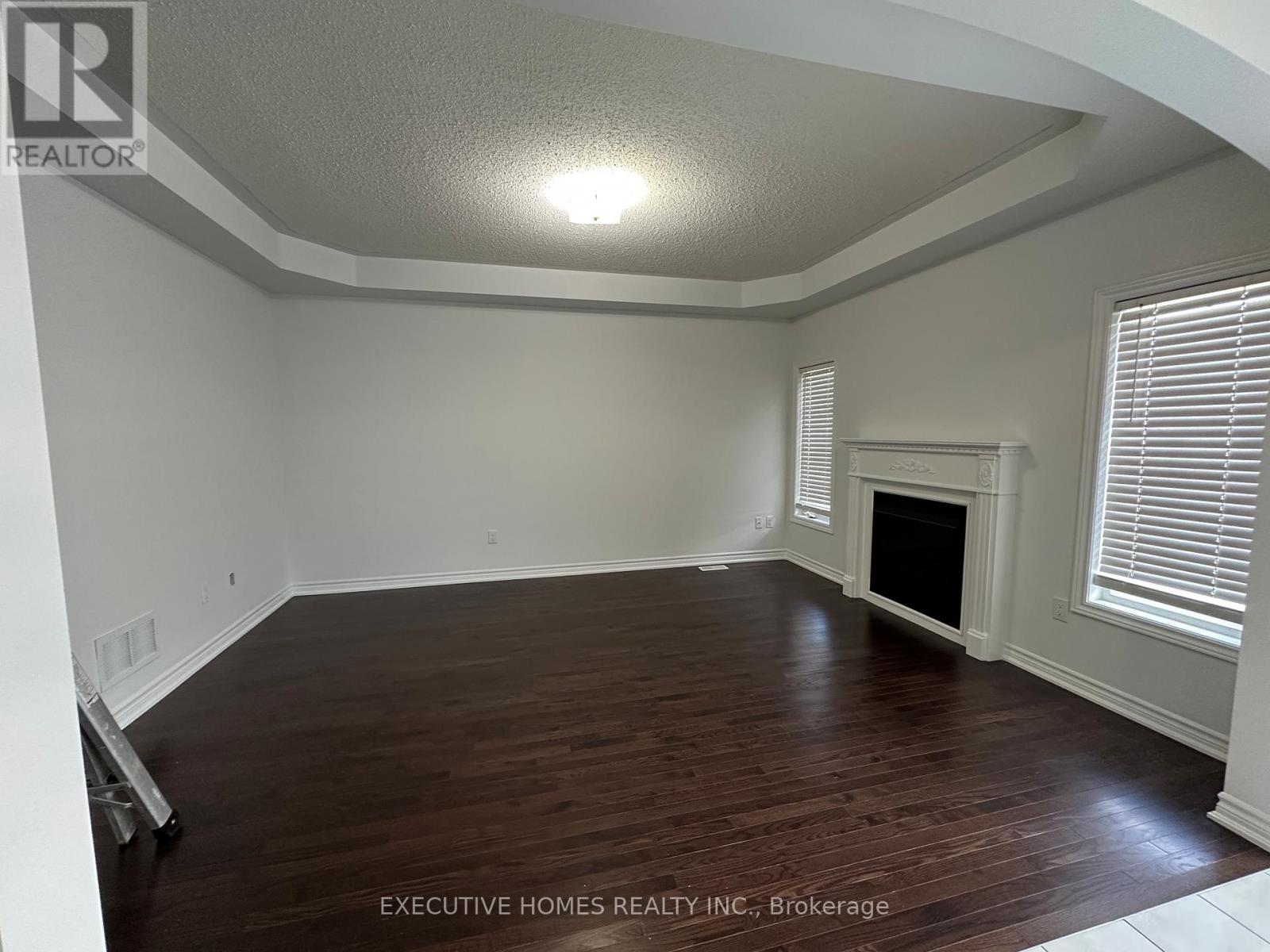 21 Elmcrest Drive, Brampton, Ontario  L6Y 0H7 - Photo 7 - W12564080