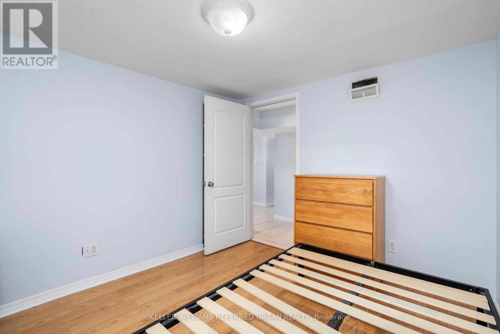 Lower - 39 Cayuga Avenue, Toronto, Ontario  M6N 2G2 - Photo 10 - W12564098