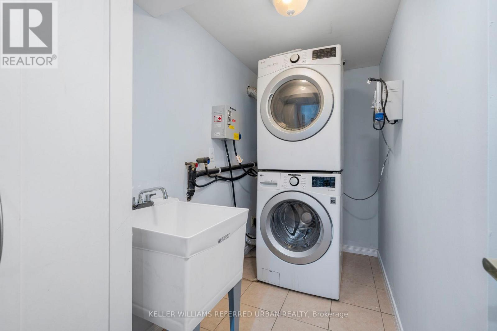 Lower - 39 Cayuga Avenue, Toronto, Ontario  M6N 2G2 - Photo 11 - W12564098