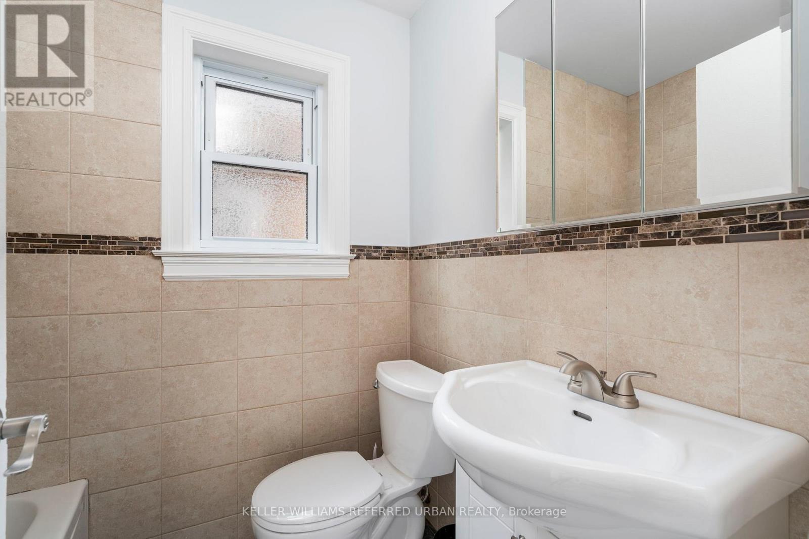 Lower - 39 Cayuga Avenue, Toronto, Ontario  M6N 2G2 - Photo 12 - W12564098