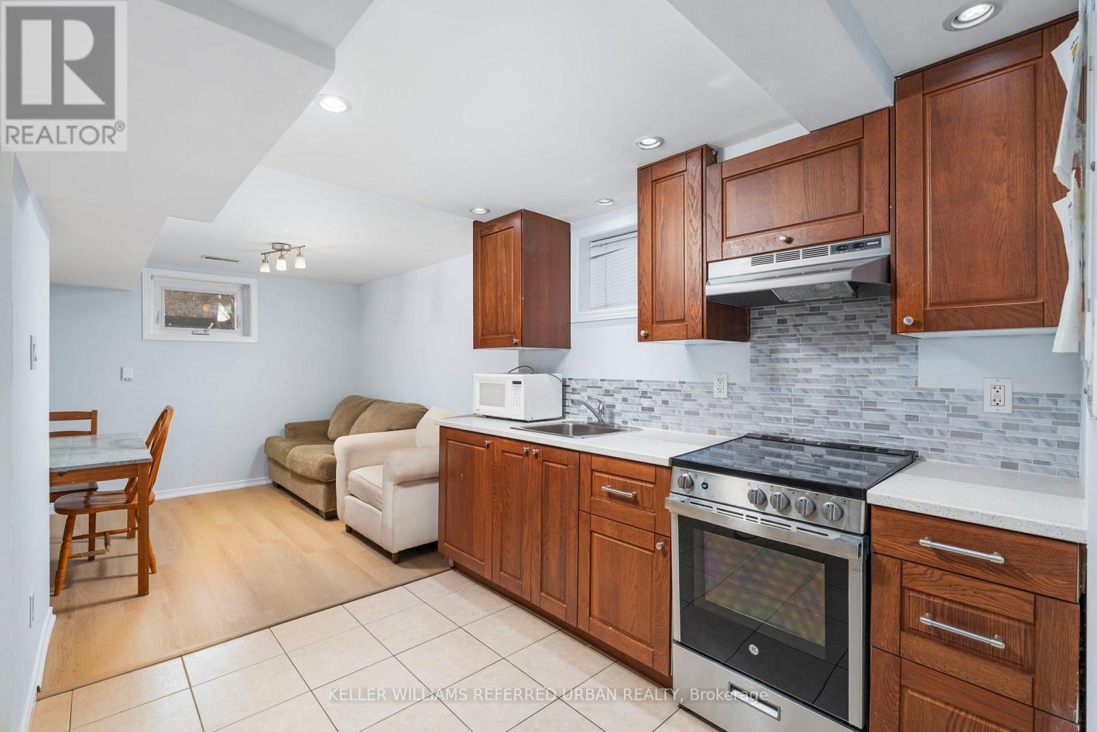 Lower - 39 Cayuga Avenue, Toronto, Ontario  M6N 2G2 - Photo 3 - W12564098