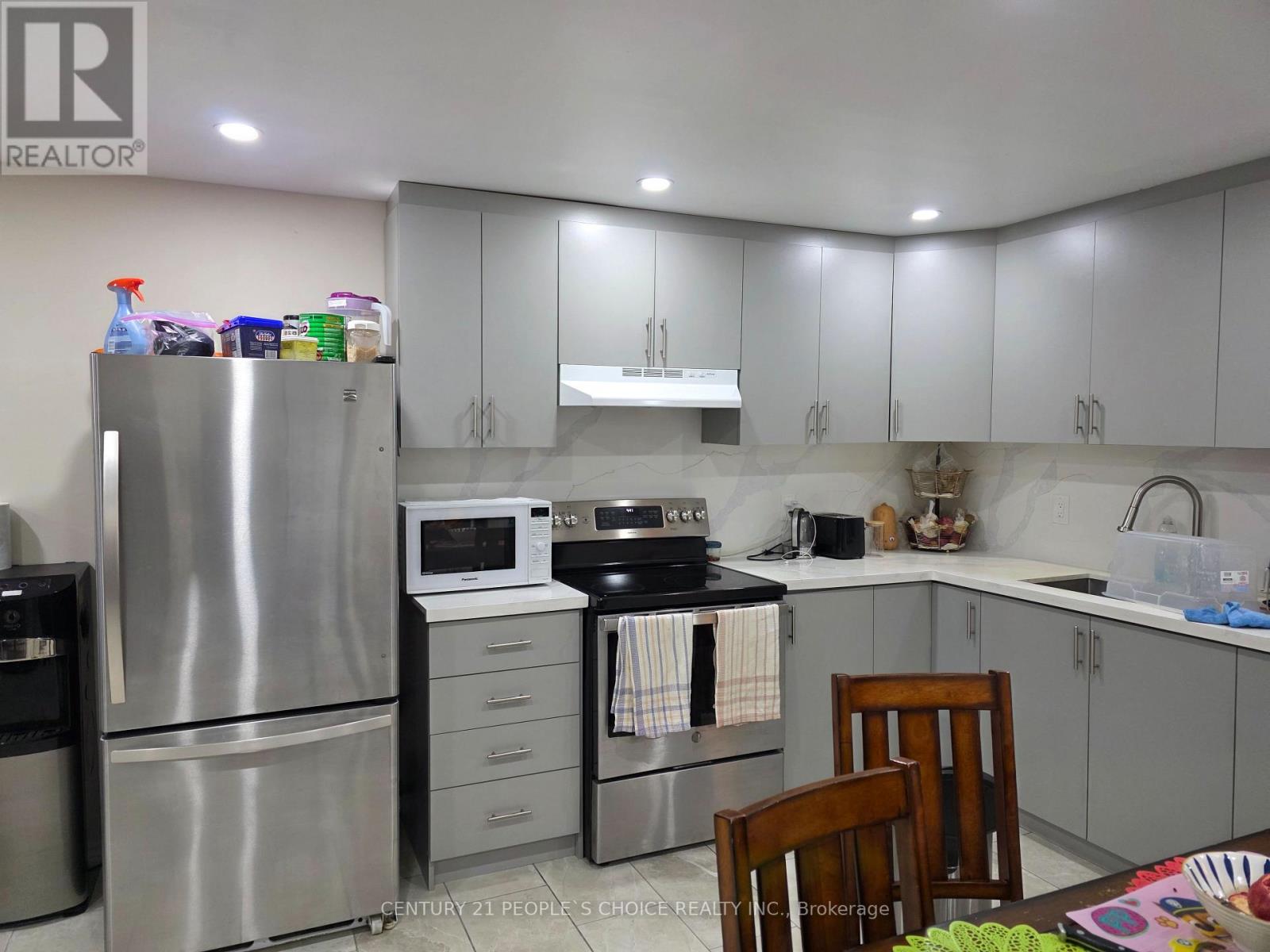 3 Heathbrook Avenue, Brampton, Ontario  L6P 2N1 - Photo 3 - W12564188