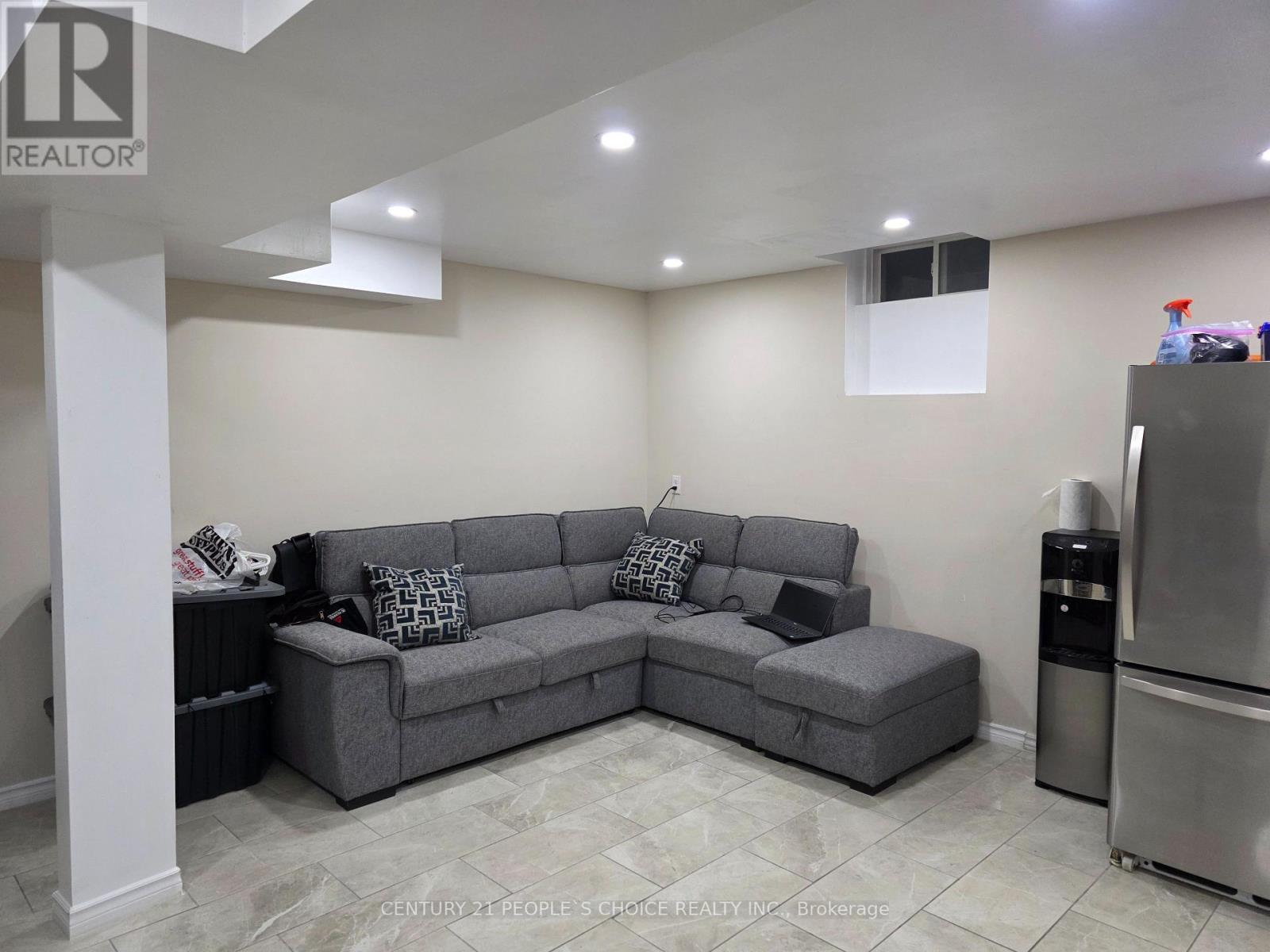 3 Heathbrook Avenue, Brampton, Ontario  L6P 2N1 - Photo 4 - W12564188