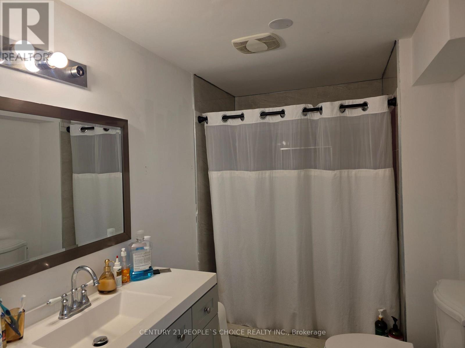 3 Heathbrook Avenue, Brampton, Ontario  L6P 2N1 - Photo 6 - W12564188