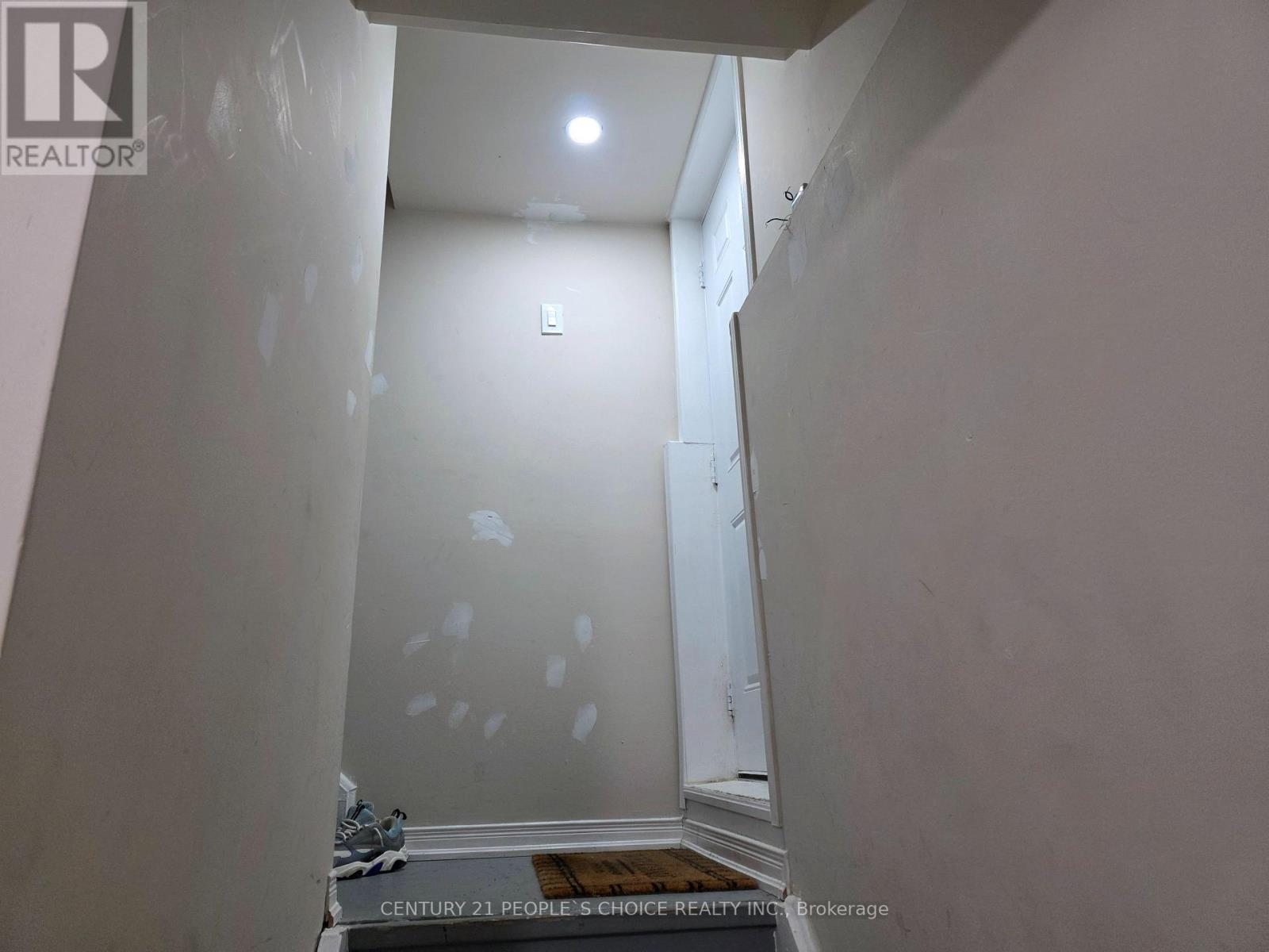 3 Heathbrook Avenue, Brampton, Ontario  L6P 2N1 - Photo 8 - W12564188