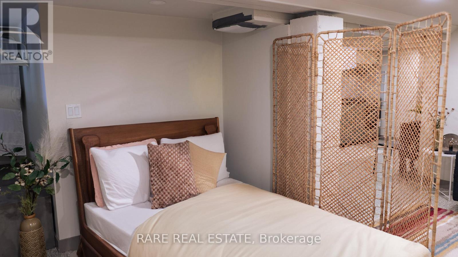 Basement - 33 Juliet Crescent, Toronto, Ontario  M6M 1N5 - Photo 9 - W12564212