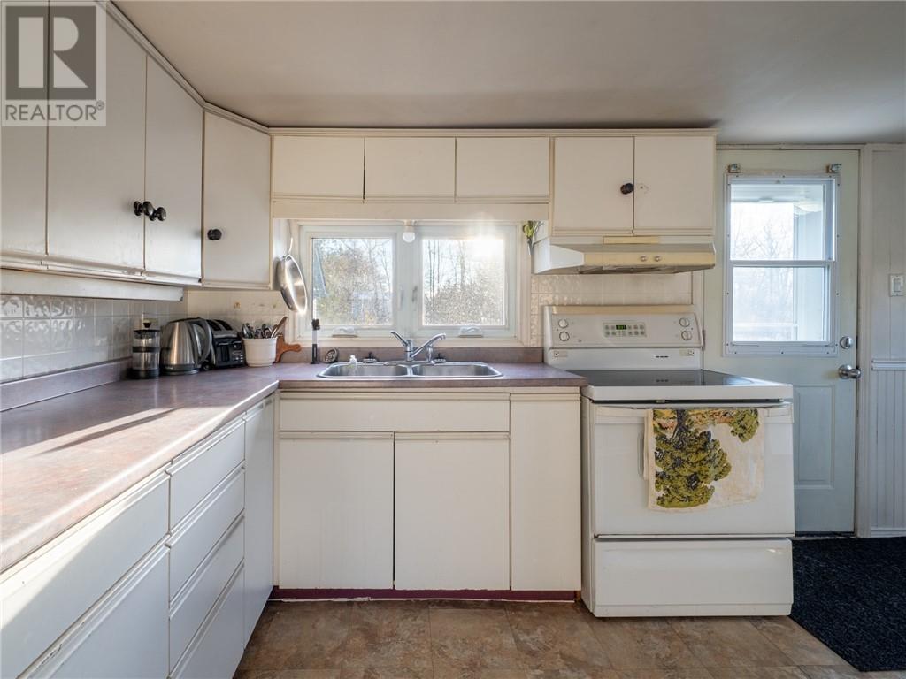 110 Walcot, Manitowaning, Ontario  P0P 1N0 - Photo 13 - 2125723