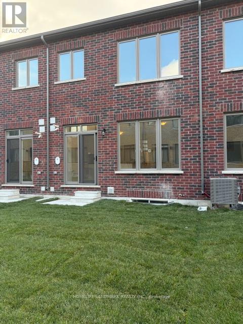 9 Harvey Bunker Crescent, Markham, Ontario  L6C 3M7 - Photo 10 - N12562186