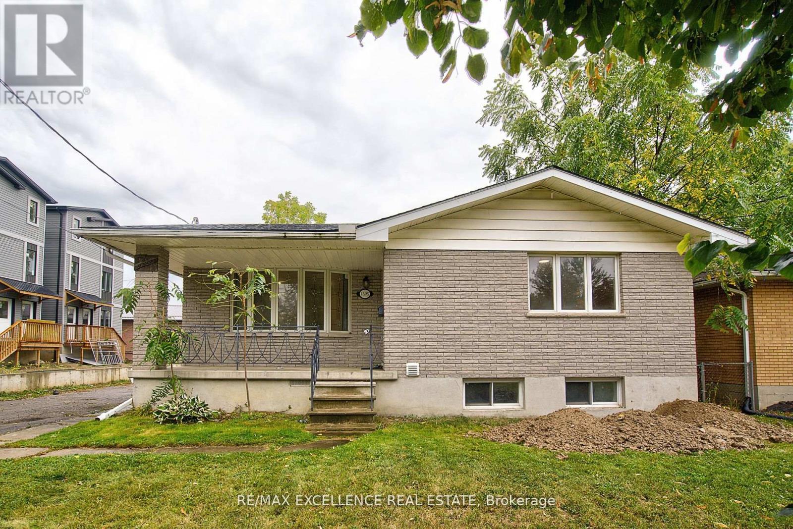 1595 BORDEN STREET, London East, Ontario