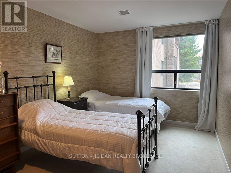 214 - 300 Everglade Crescent, London North, Ontario  N6H 4P8 - Photo 5 - X12564328
