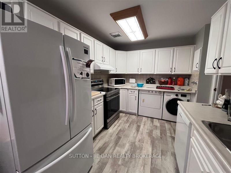 214 - 300 Everglade Crescent, London North, Ontario  N6H 4P8 - Photo 8 - X12564328