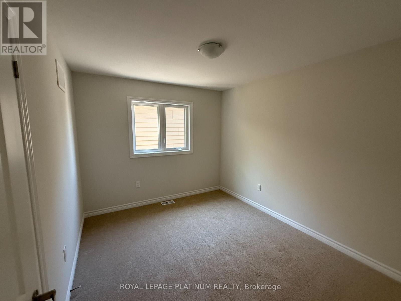 155 Mceachern Lane, Gravenhurst, Ontario  P1P 0H8 - Photo 5 - X12564024