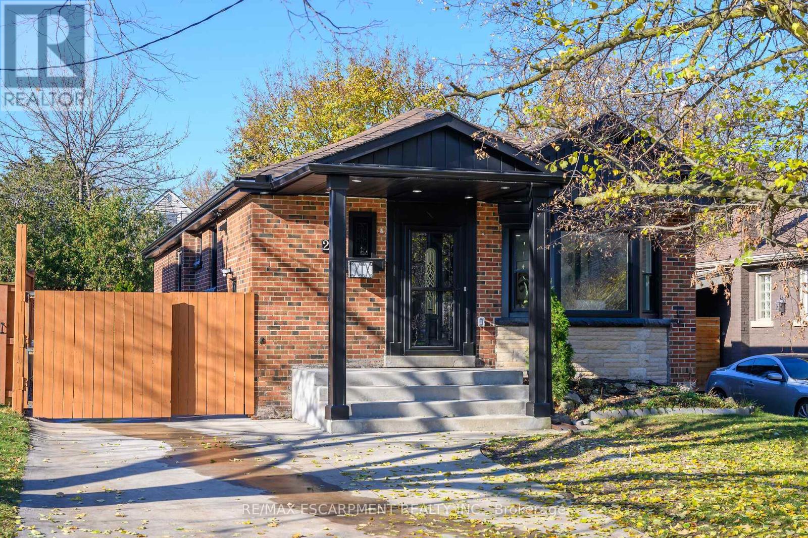 26 MARTIN ROAD, Hamilton, Ontario