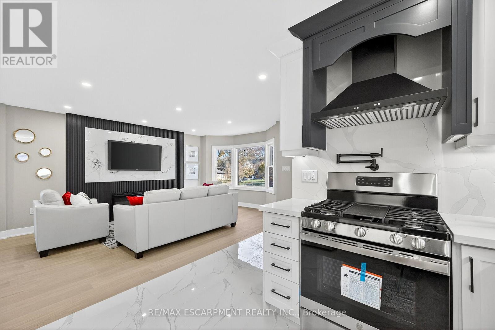 26 Martin Road, Hamilton, Ontario  L8K 3N1 - Photo 10 - X12564244