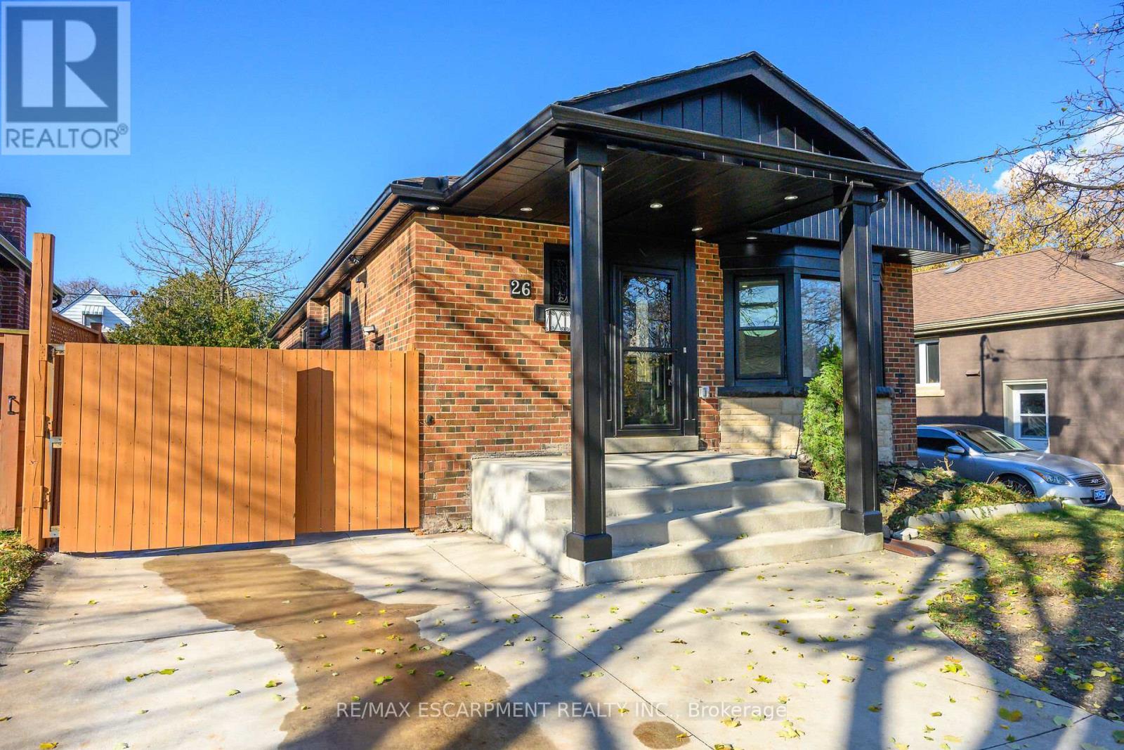 26 Martin Road, Hamilton, Ontario  L8K 3N1 - Photo 2 - X12564244