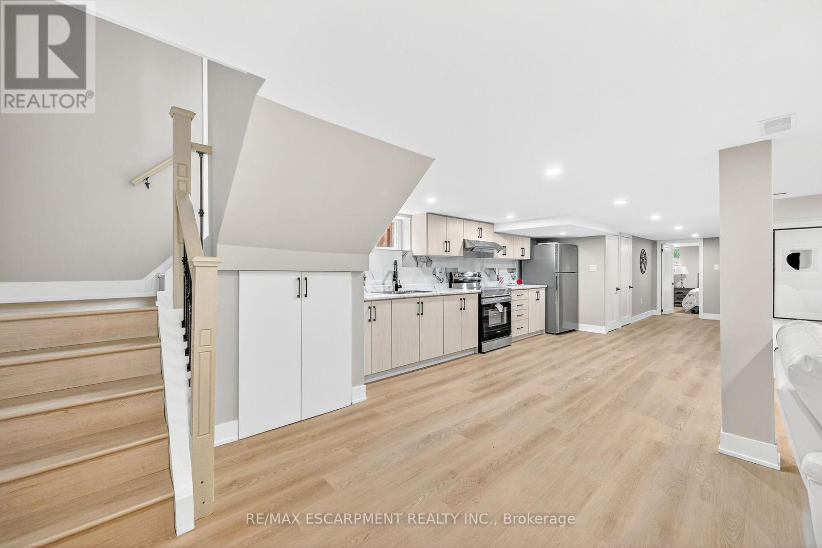 26 Martin Road, Hamilton, Ontario  L8K 3N1 - Photo 32 - X12564244