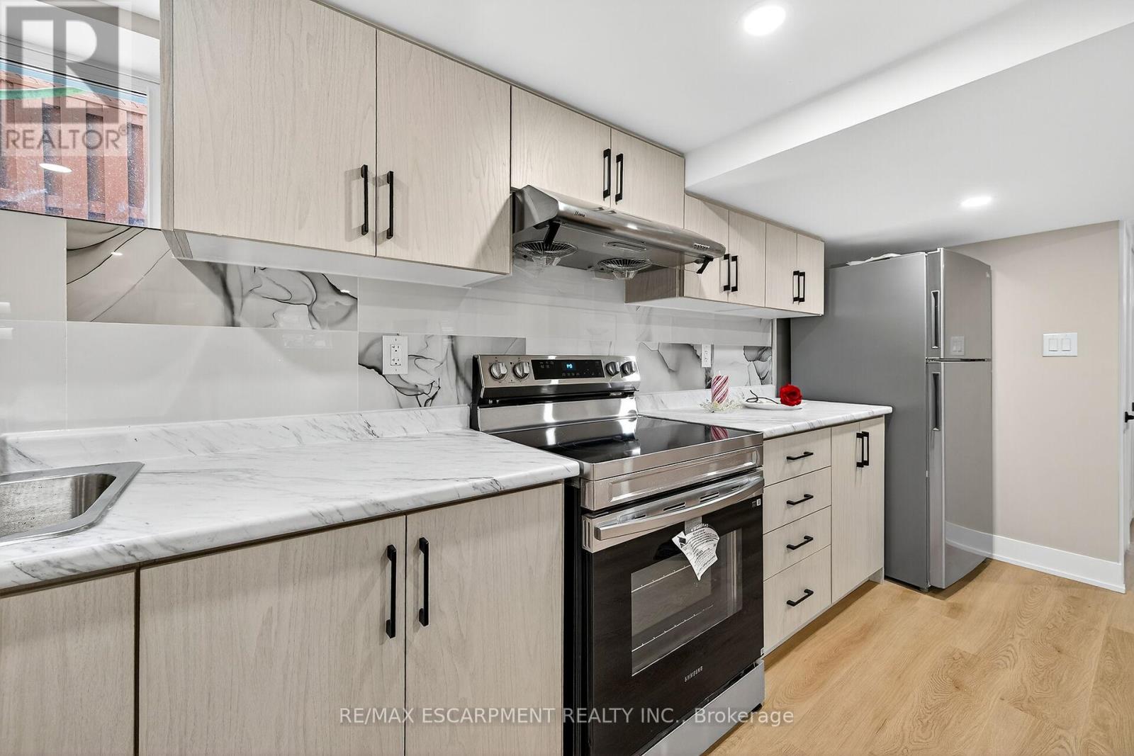 26 Martin Road, Hamilton, Ontario  L8K 3N1 - Photo 33 - X12564244