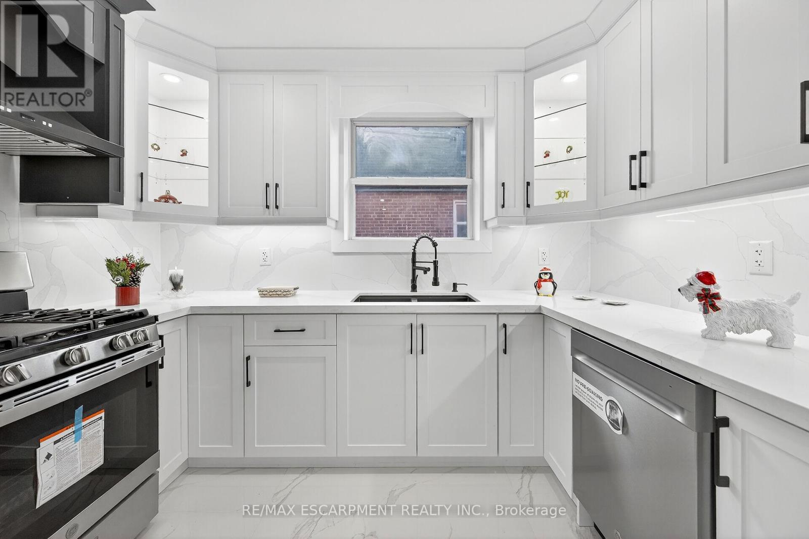 26 Martin Road, Hamilton, Ontario  L8K 3N1 - Photo 9 - X12564244