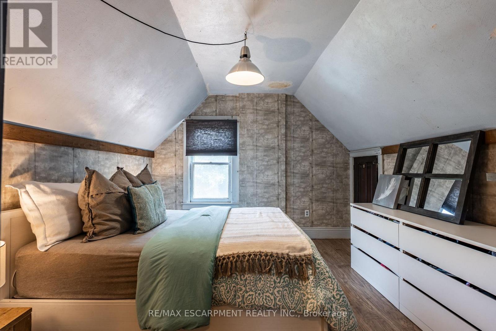 52 Connaught Avenue N, Hamilton, Ontario  L8L 6Y8 - Photo 4 - X12564256