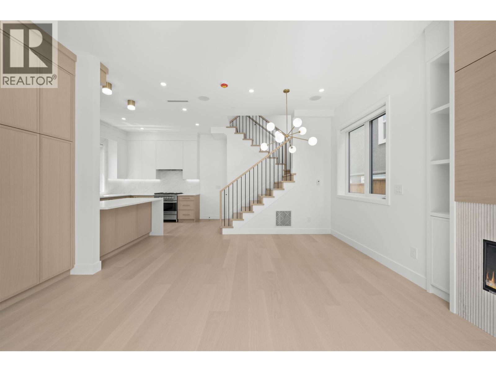 1 6461 E Prince Edward Street, Vancouver, British Columbia  V5W 2Y3 - Photo 2 - R3069082