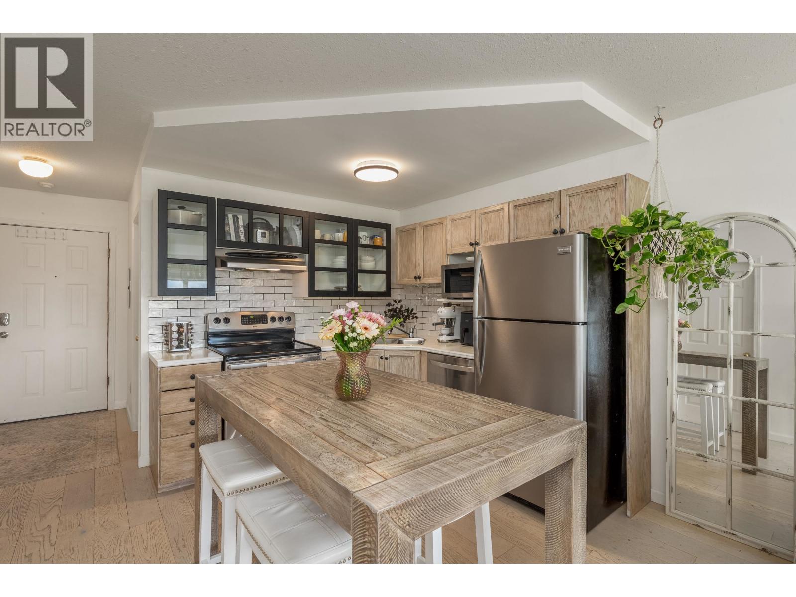 310 2221 Gondola Way, Whistler, British Columbia  V8E 0M8 - Photo 10 - R3069097