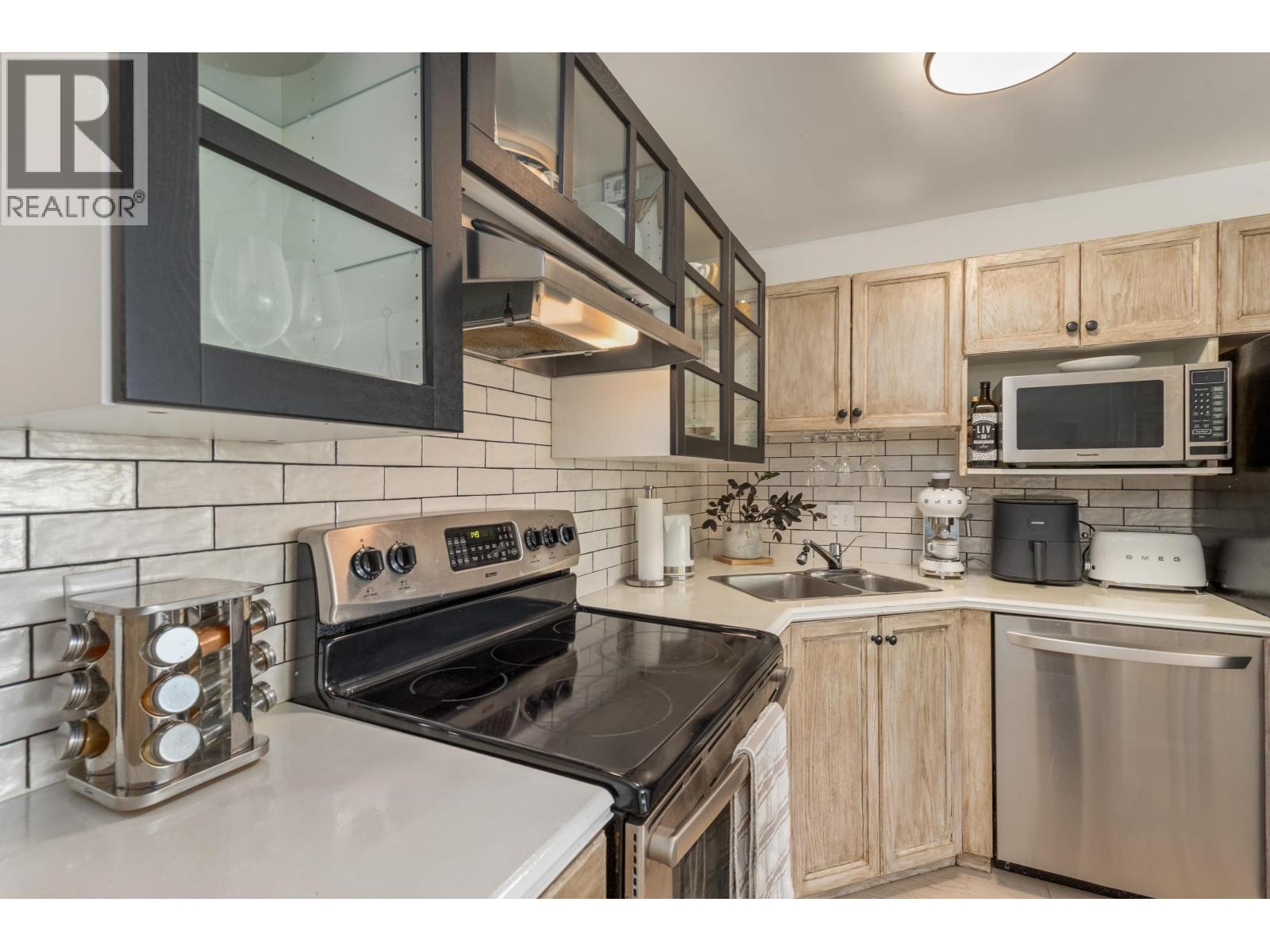 310 2221 Gondola Way, Whistler, British Columbia  V8E 0M8 - Photo 11 - R3069097