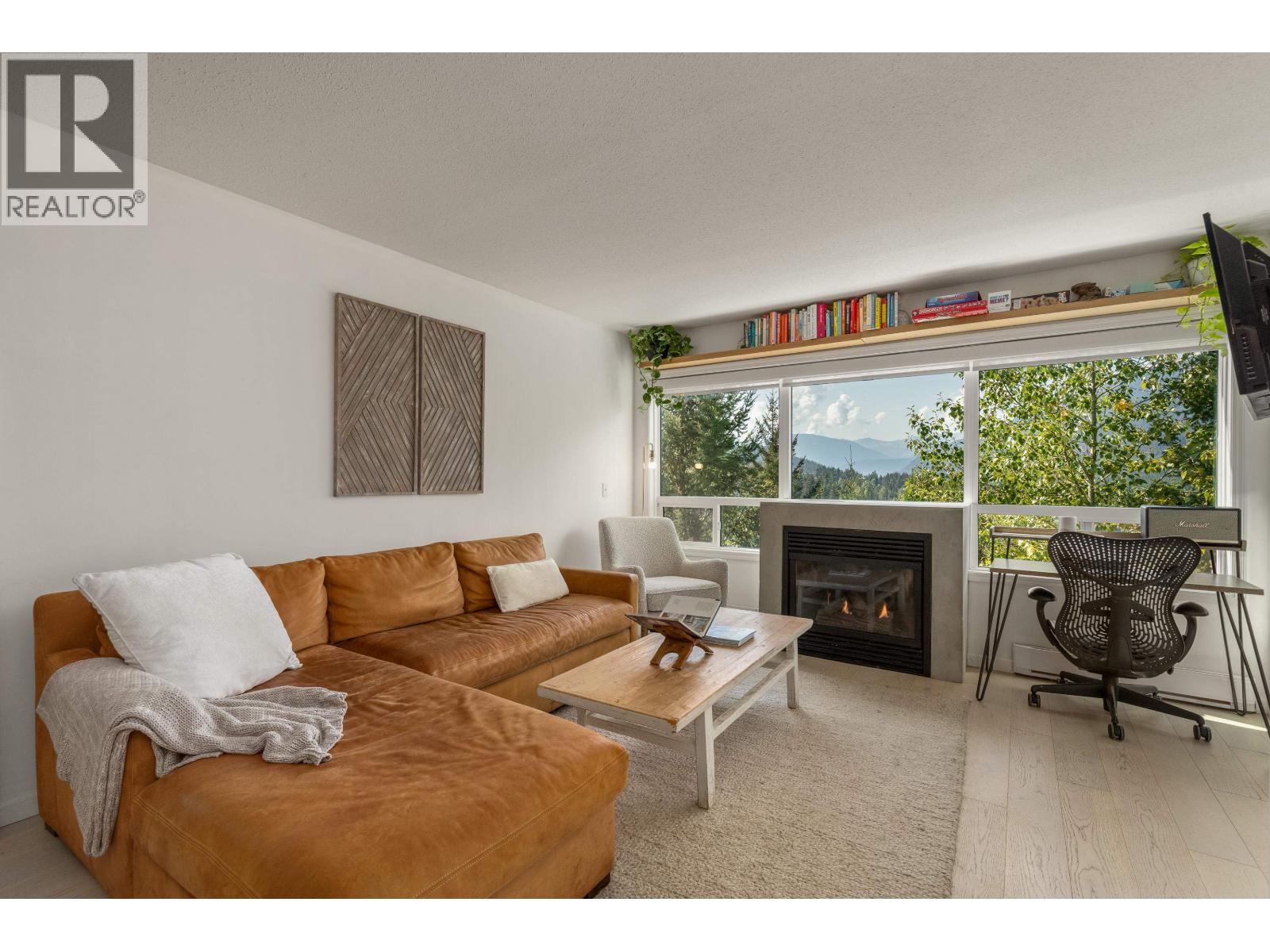 310 2221 Gondola Way, Whistler, British Columbia  V8E 0M8 - Photo 3 - R3069097