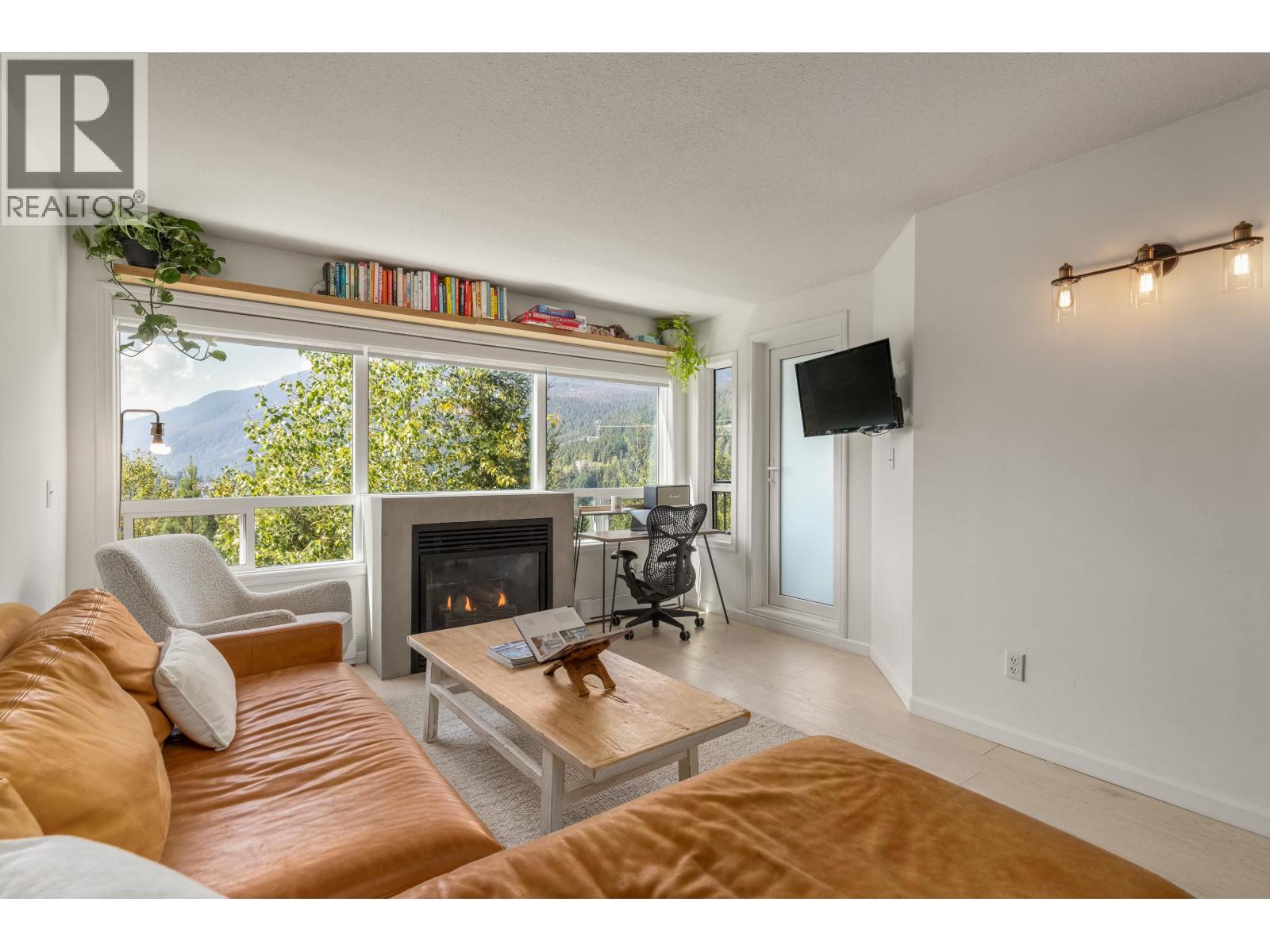 310 2221 Gondola Way, Whistler, British Columbia  V8E 0M8 - Photo 4 - R3069097