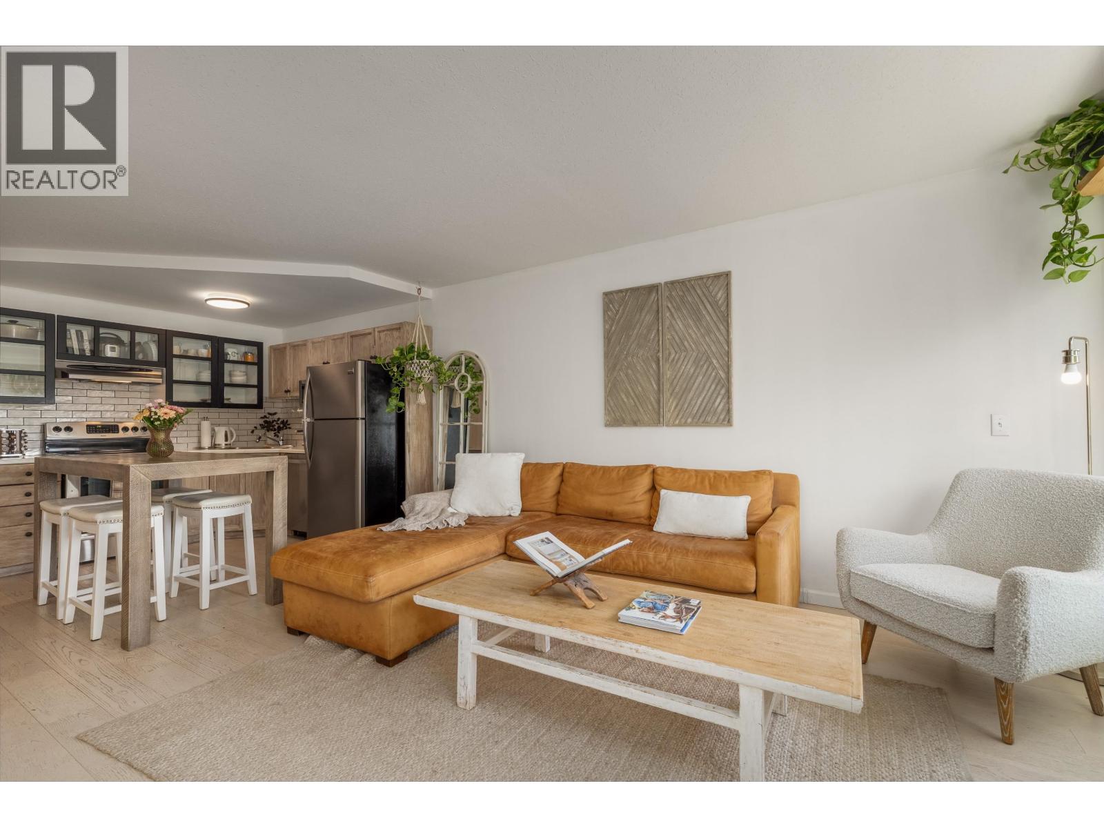 310 2221 Gondola Way, Whistler, British Columbia  V8E 0M8 - Photo 7 - R3069097