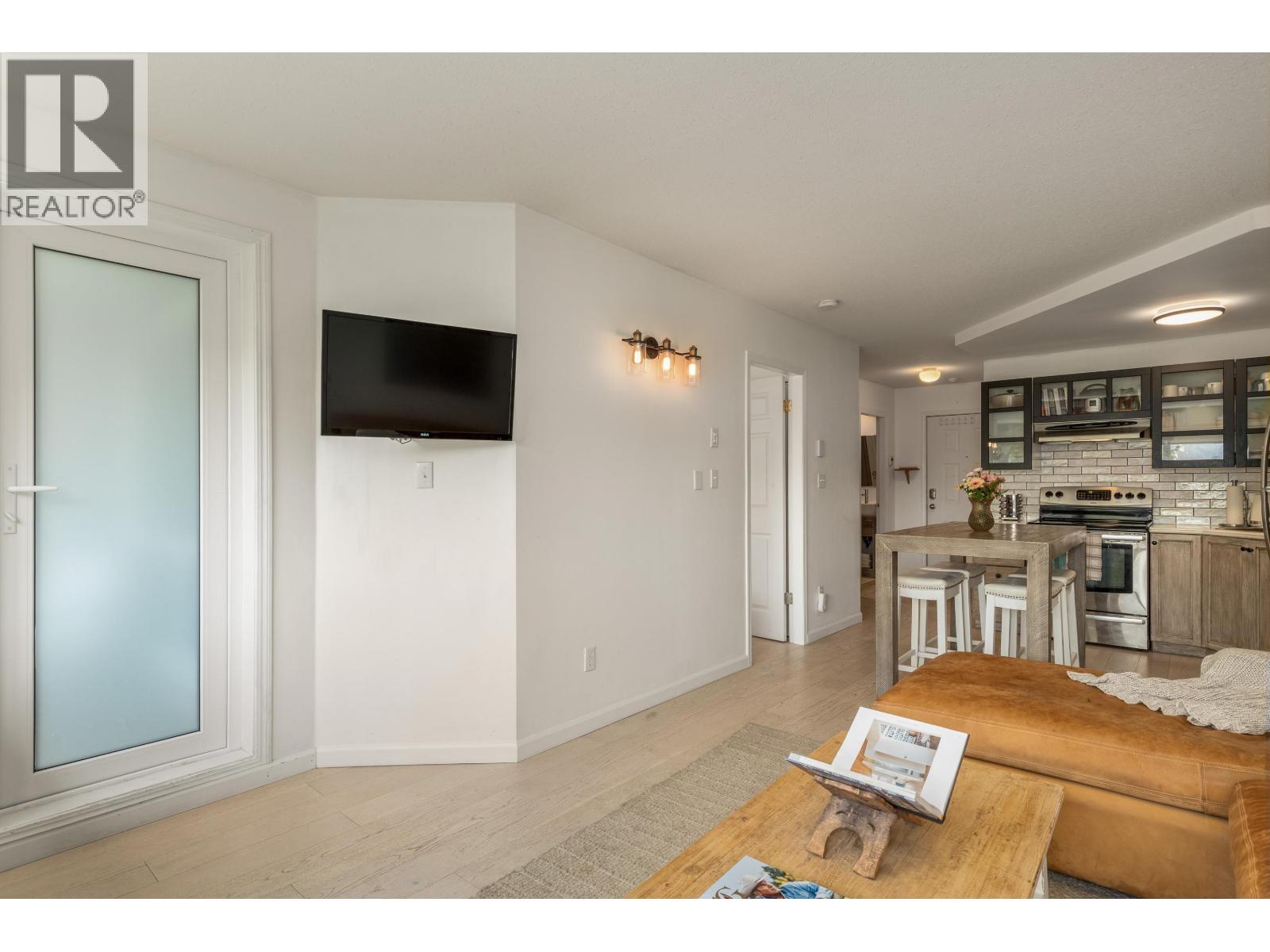 310 2221 Gondola Way, Whistler, British Columbia  V8E 0M8 - Photo 8 - R3069097