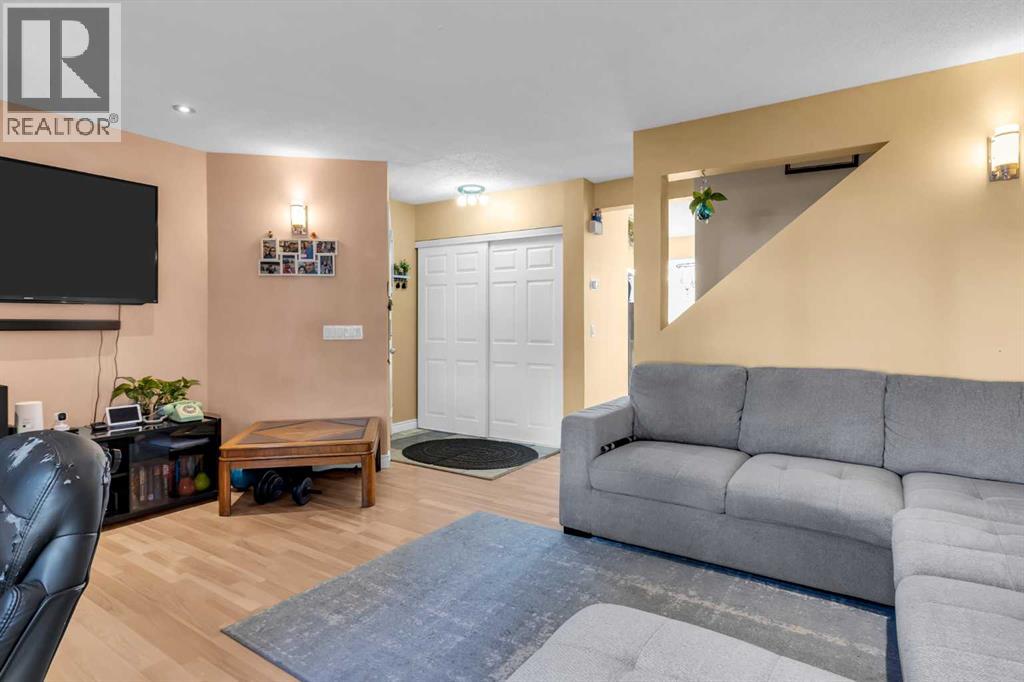 43 Martindale Court Ne, Calgary, Alberta  T3J 2V8 - Photo 3 - A2269906