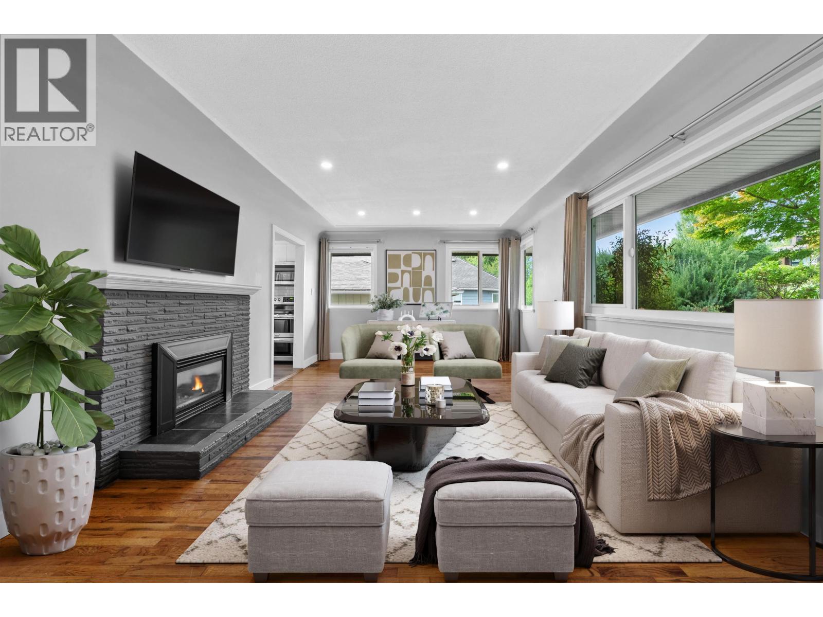 1137 CLOVERLEY STREET, North Vancouver, British Columbia