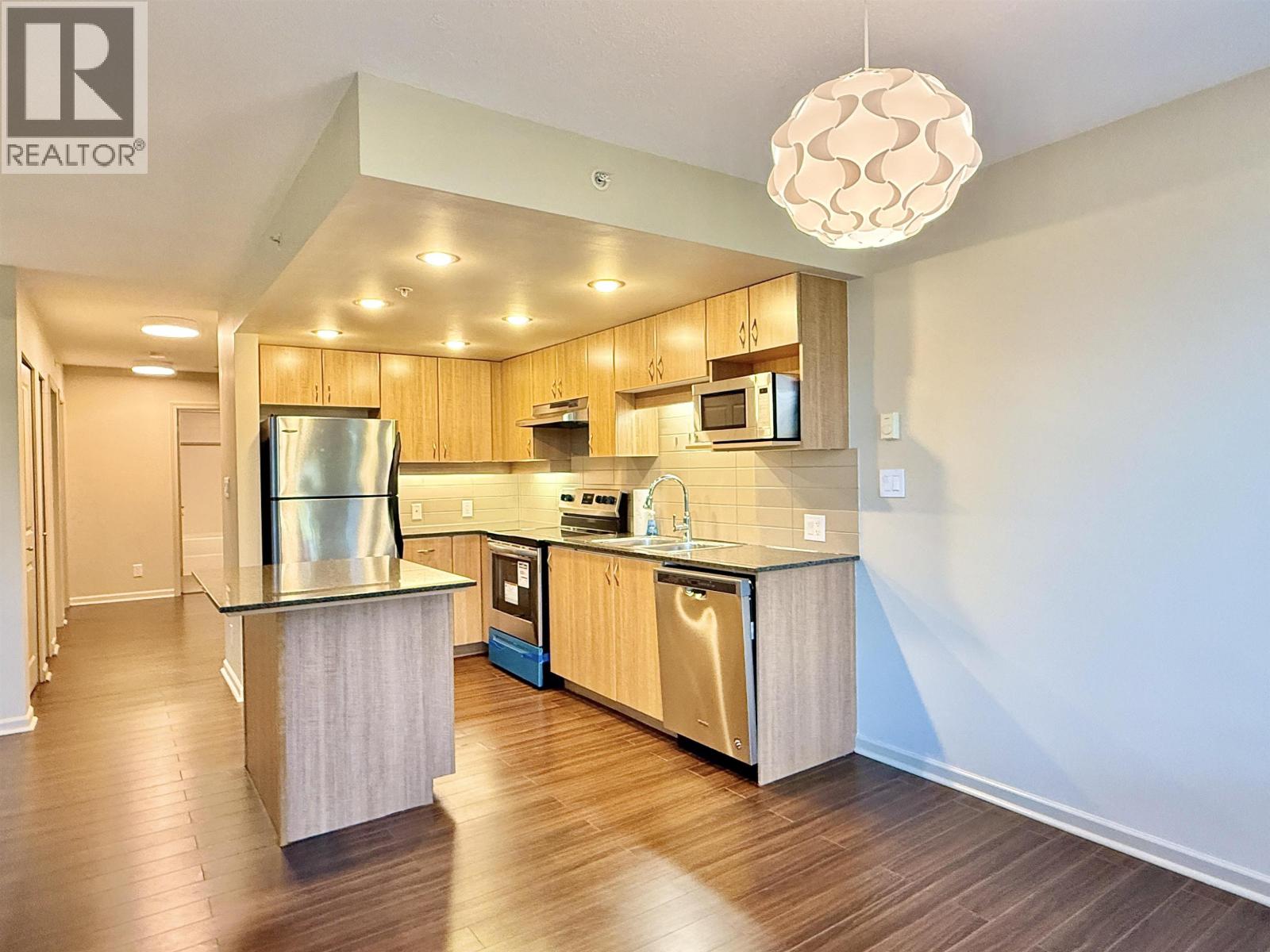 305 9232 University Crescent, Burnaby, British Columbia  V5A 0A3 - Photo 2 - R3056526