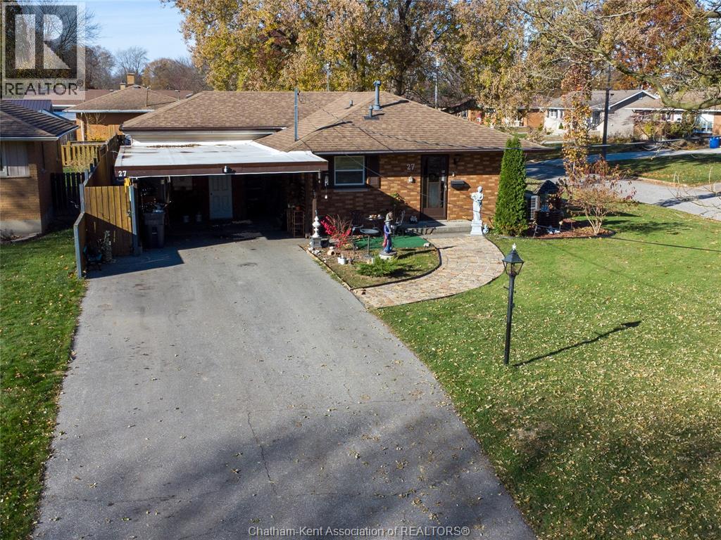 27 Hillcrest Avenue, Chatham, Ontario  N7M 4E9 - Photo 2 - 25029295