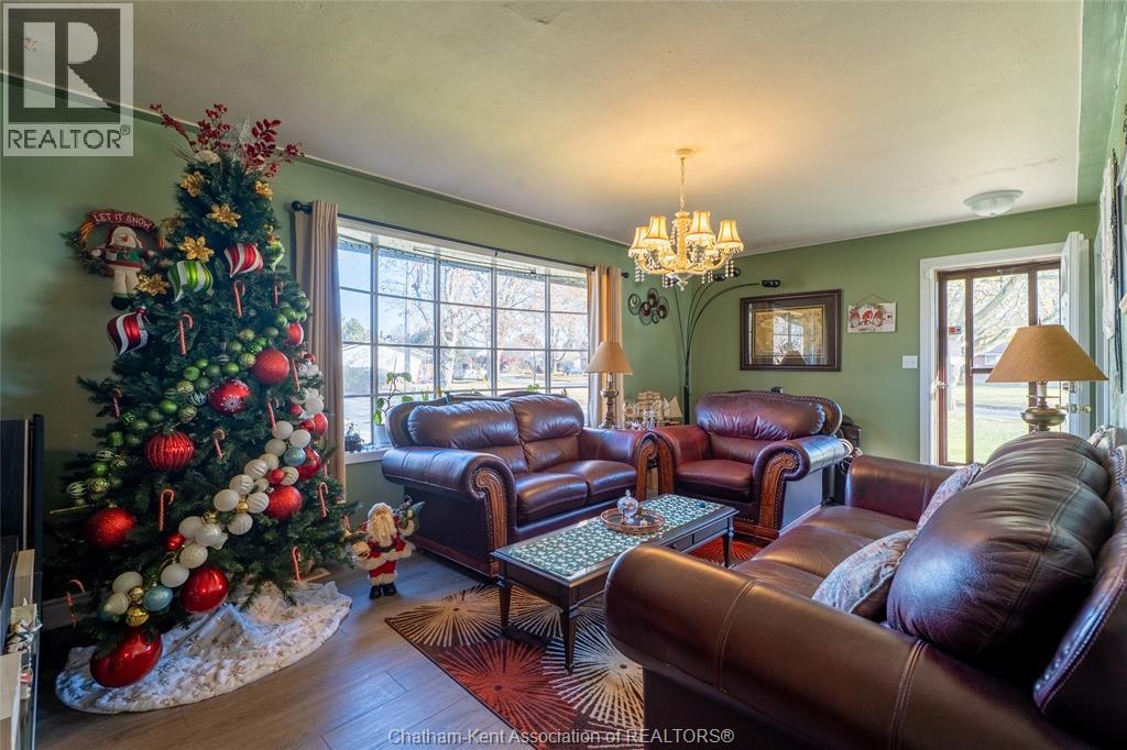 27 Hillcrest Avenue, Chatham, Ontario  N7M 4E9 - Photo 9 - 25029295