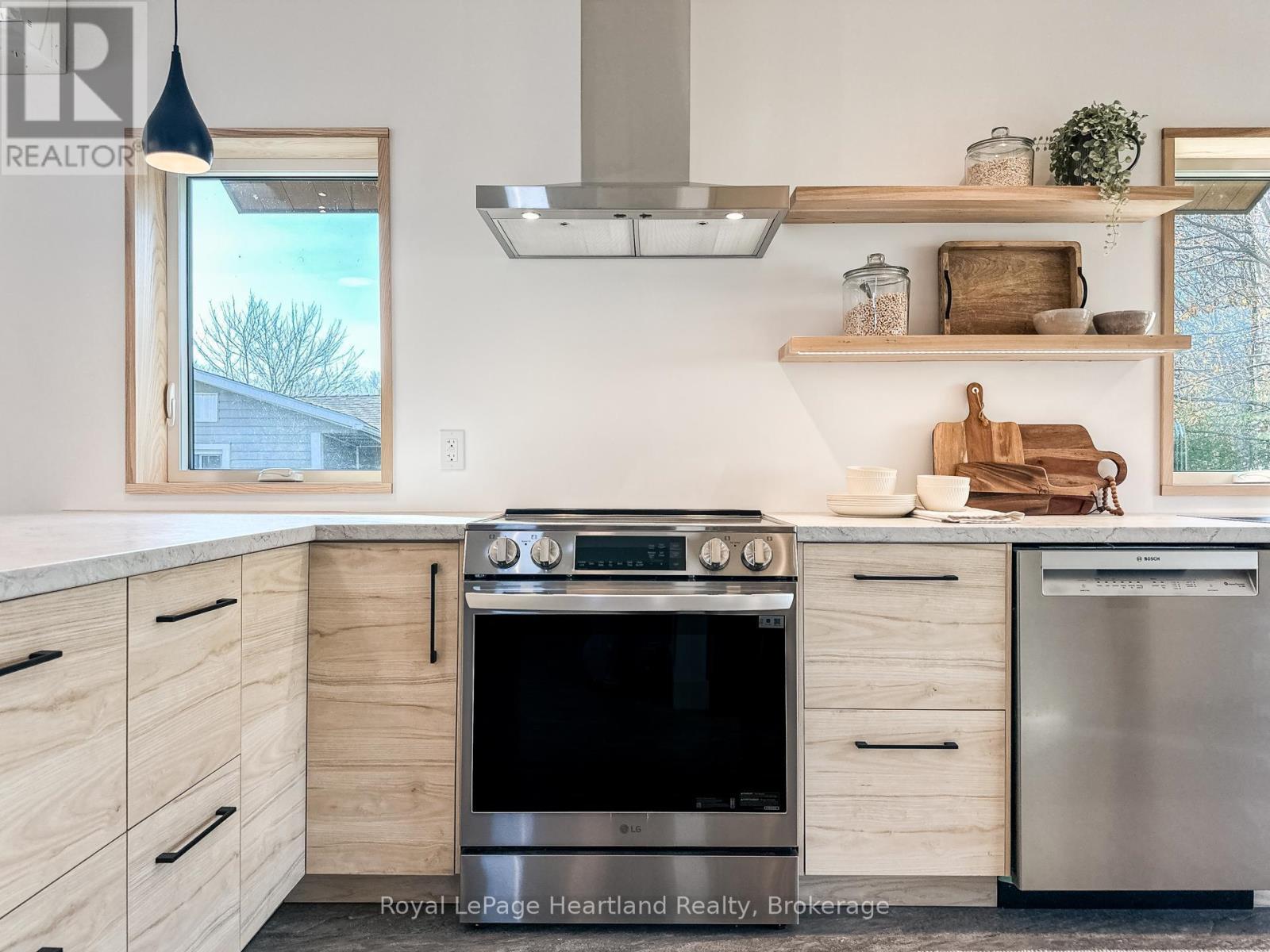 89 Isobel Street, Ashfield-Colborne-Wawanosh, Ontario  N0M 1R0 - Photo 12 - X12332511