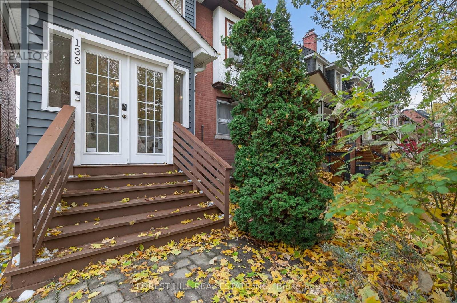 133 Ellsworth Avenue, Toronto, Ontario  M6G 2K5 - Photo 3 - C12550510