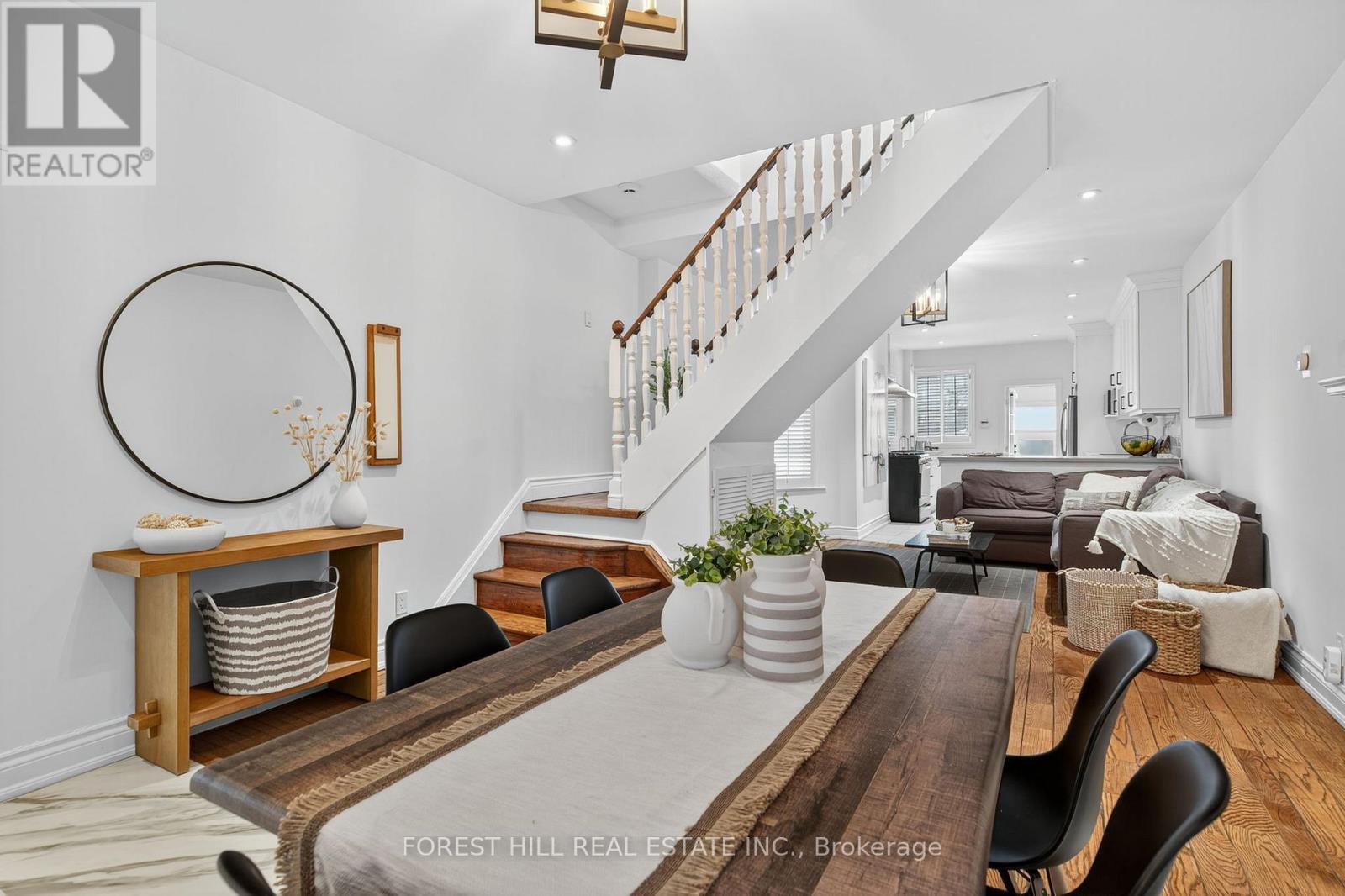 133 Ellsworth Avenue, Toronto, Ontario  M6G 2K5 - Photo 4 - C12550510